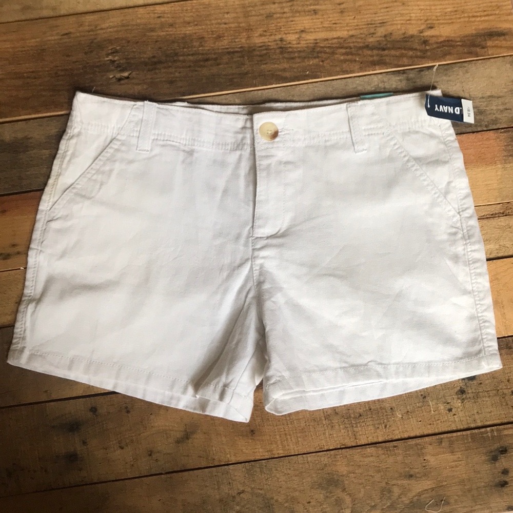 Old Navy Girls size 16 white shorts.